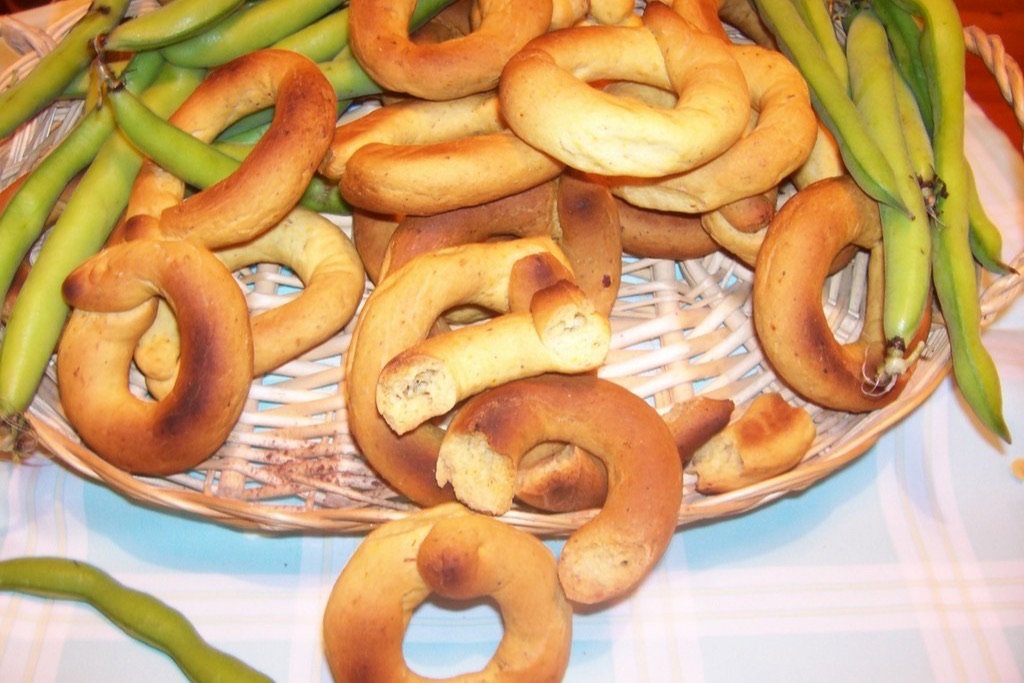La storia dei taralli, il pane che non finisce mai